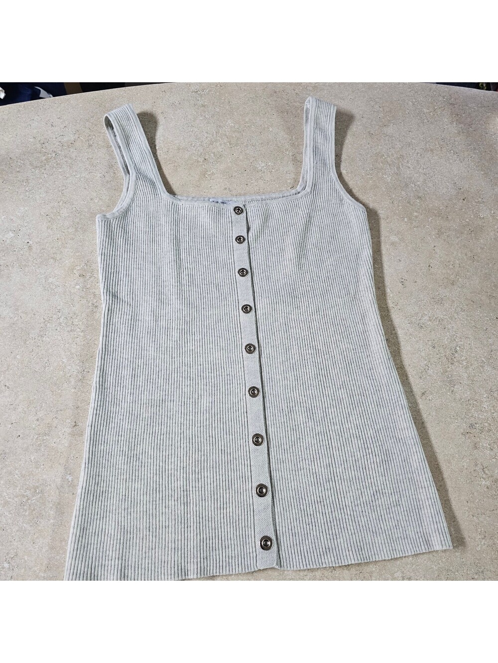 White Birch Ribbed Button-Up Tank Top in Light Gray, Size M